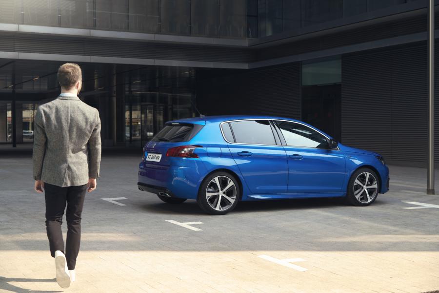  Peugeot 308 GT 2017 года  (WW) (фото 10 из 18)